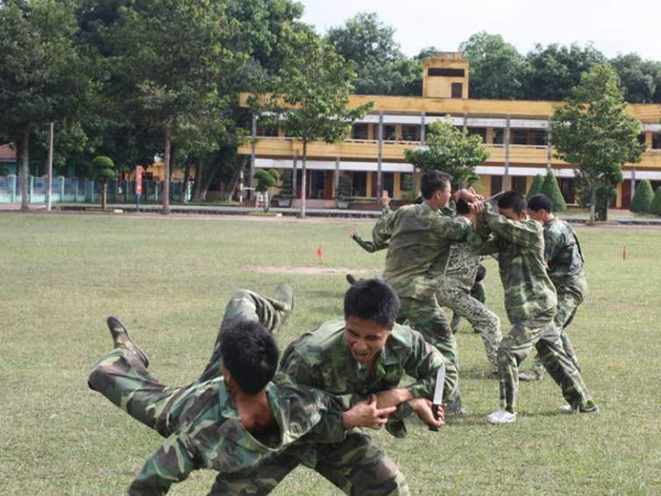 Cận cảnh đặc công luyện võ