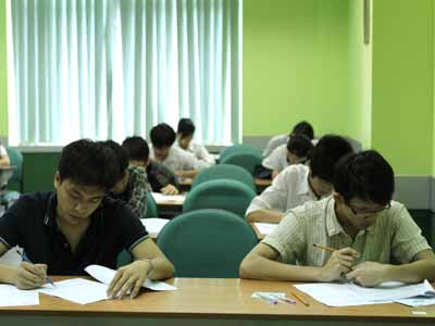 Đại học FPT tư vấn tuyển sinh qua SMS