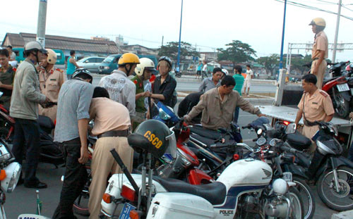 Phá tan 'bão đêm', bắt gần 600 quái xế