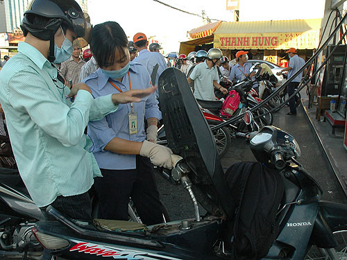 Tăng thuế nhập khẩu xăng lên 12%