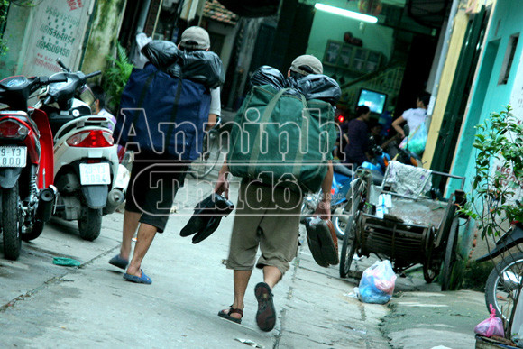 'Hỉ nộ ái ố' đời bán giầy dạo