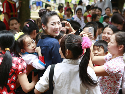 Á hậu Tú Anh: Mong nhận nhiều giọt máu đỏ từ trái tim