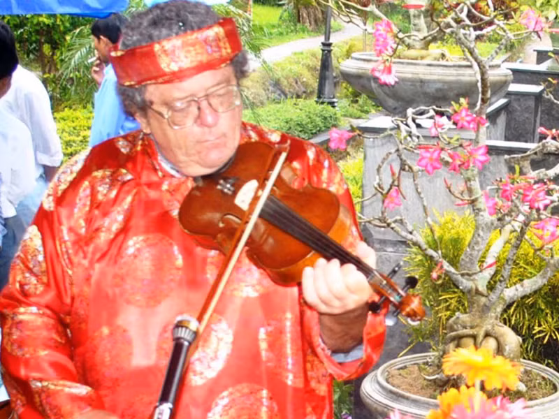 Mike và tiếng vĩ cầm Ảnh Nguyễn Huy