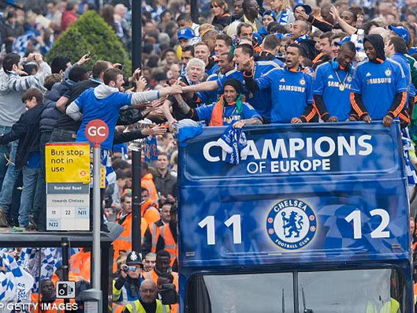 Chelsea được chào đón nhiệt liệt ngày trở về