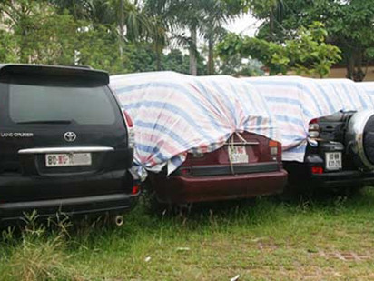 Xe mang biển ngoại giao sang tên thế nào?