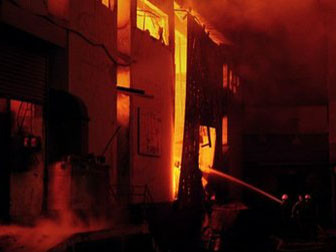 Cháy nhà máy, hơn 100 người chết