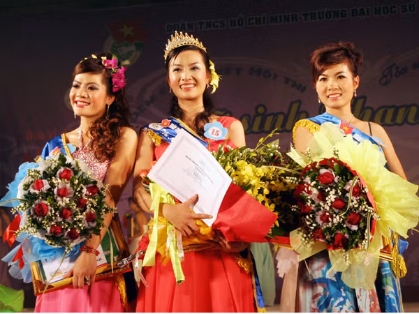 Cô gái đẹp nhất Đại học Sư phạm