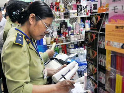 Chống hàng giả trên các tuyến phố trung tâm