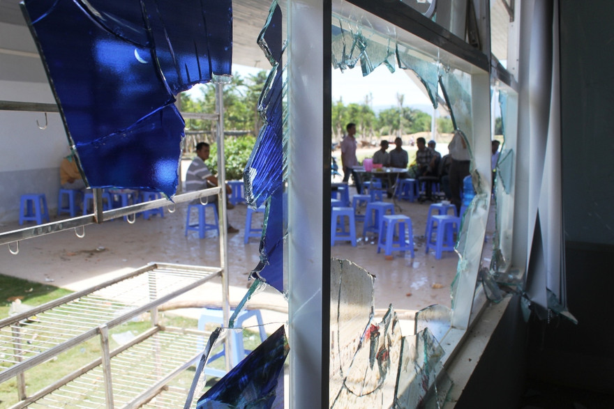 Tạm giữ năm đối tượng chém người chặn xe 'bẩn'