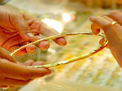 Giá vàng 'nhảy múa'