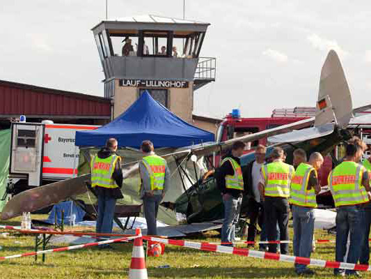 Máy bay trình diễn lao vào người xem