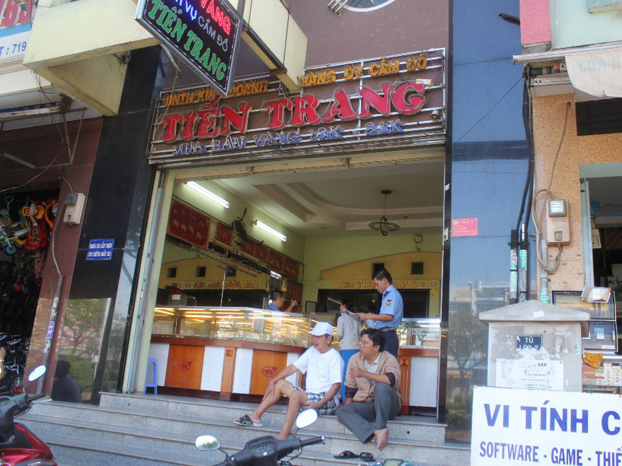 Đi xe đạp cướp tiệm vàng: Giả điên cũng không thoát tội