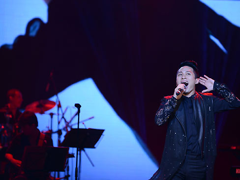 Tùng Dương đằm thắm và bớt quái