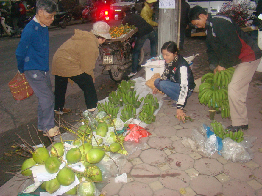 Các loại rau, củ quả do người dân tự trồng, đem bán nên rất tươi ngon
