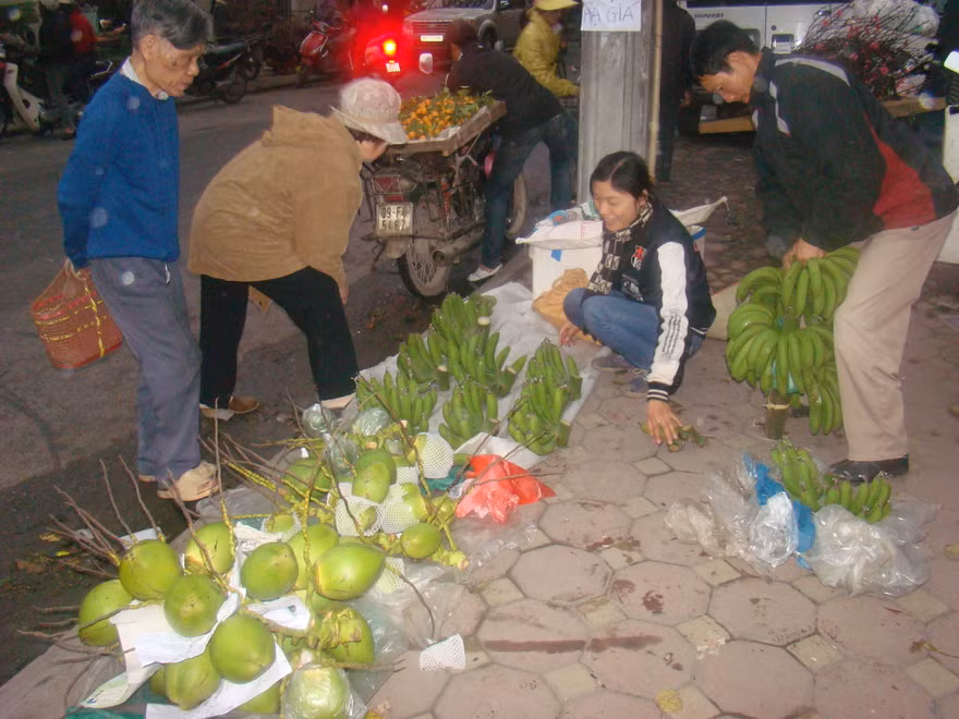 Các loại rau, củ quả do người dân tự trồng, đem bán nên rất tươi ngon