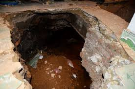 Lòng đất phát nổ, một em bé tử vong