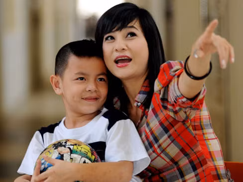 Cát Phượng muốn con trai yêu thương mẹ kế