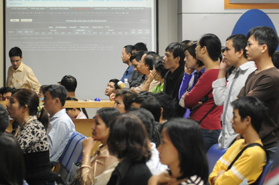 Hai sàn mất điểm vào phút cuối