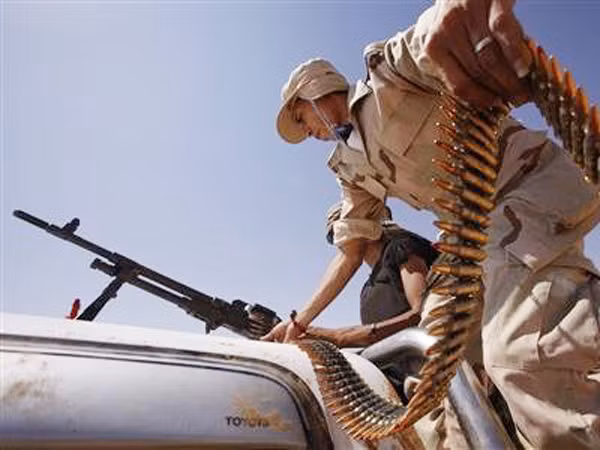 Lãnh đạo Anh, Pháp bất ngờ thăm Libya