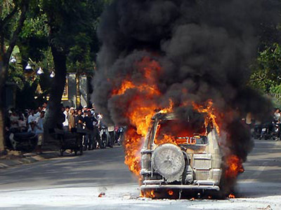 Làm rõ nghi vấn xăng gây cháy xe