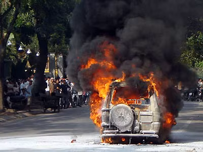 Làm rõ nghi vấn xăng gây cháy xe