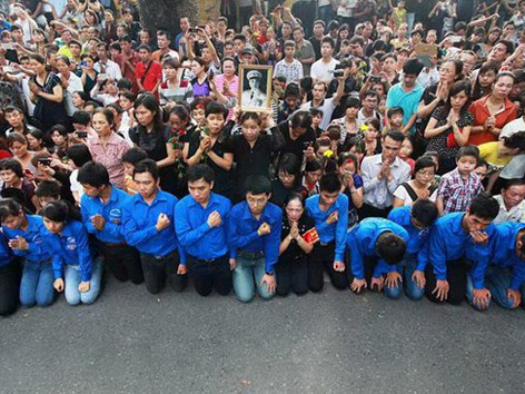 Nén đau thương thành hành động