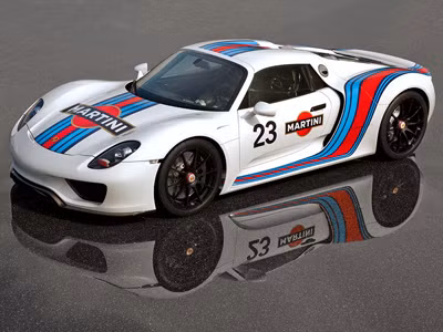 918 Spyder với thiết kế Martini Racing