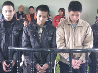 Nhiều nhóm trấn lột giả danh công an