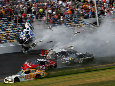 Va chạm đua xe kinh hoàng, 33 khán giả bị thương