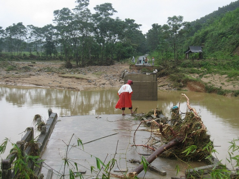 Nỗi đau còn lại khi lũ quét đi qua