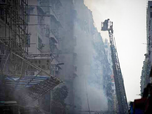 Cháy ki ốt ở Hồng Kông, mười người chết