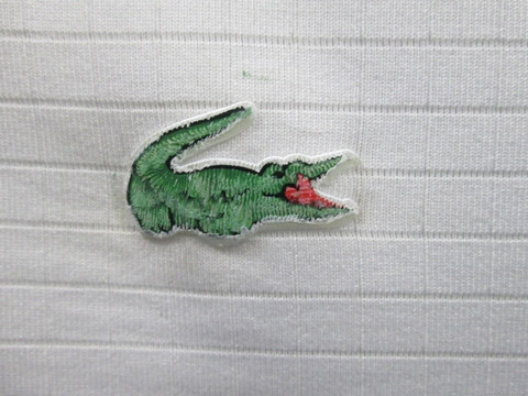 Lacoste bị tố áo tiền triệu giặt 4 lần phai logo