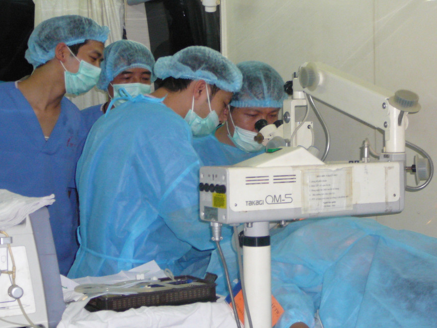 6000 người nghèo được mổ mắt miễn phí trên xe lưu động