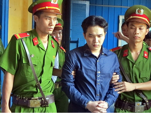 ‘Phê’ bồ đà, chém chết 2 bé gái song sinh