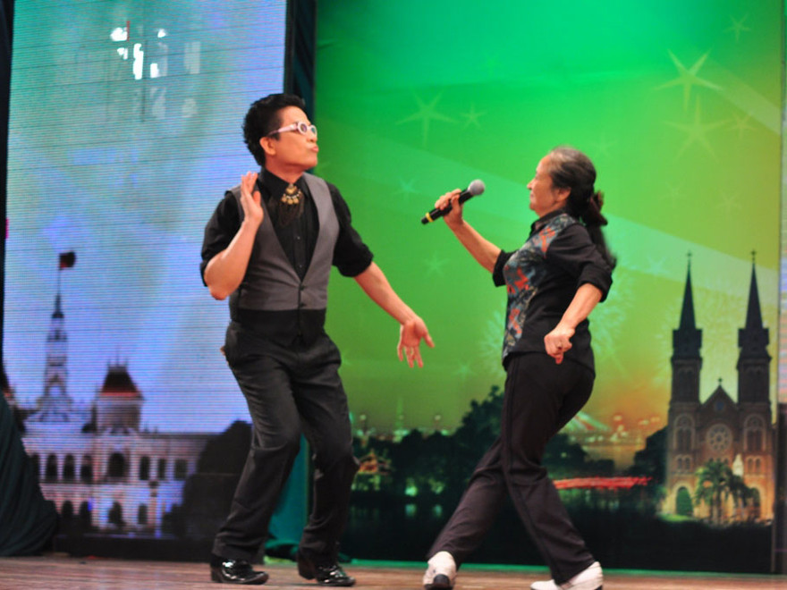 Rộ nghi án ‘bà già nhảy Gangnam Style’ do dàn dựng?