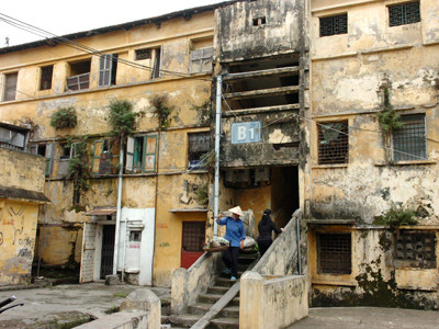 Cho dân góp vốn xây nhà