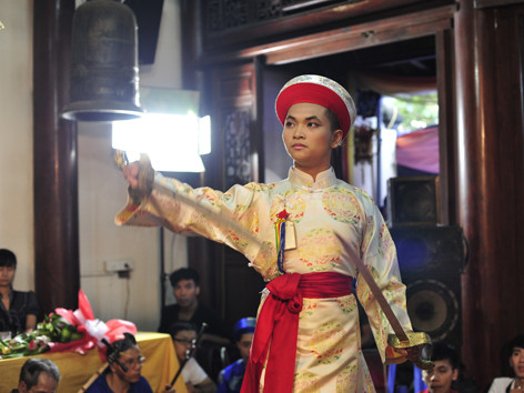 Thanh đồng kể chuyện hầu thánh