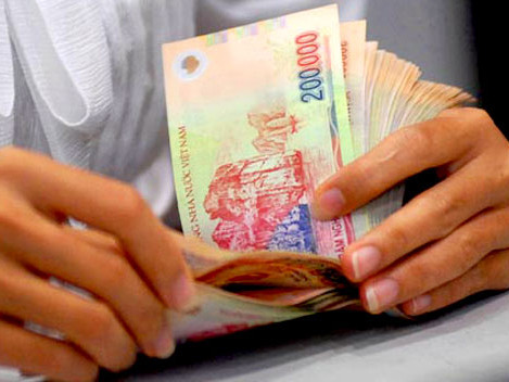 Dân ngân hàng 'cày cuốc' kiếm thêm