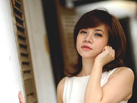 Mỹ Dzung khoe bụng