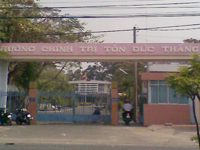 Trường Chính trị TĐT