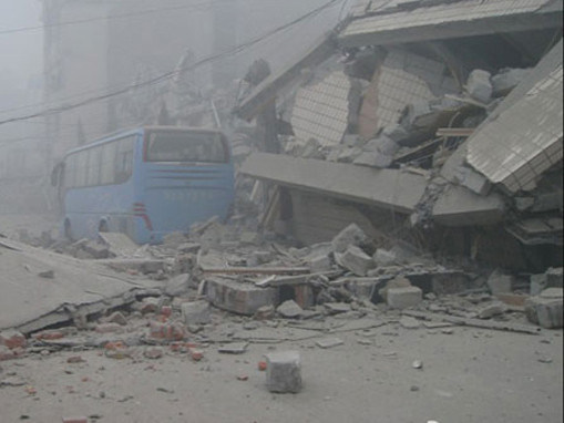 Động đất 7 độ richter tại Trung Quốc, 72 người chết