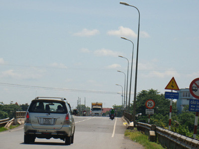 Cầu đường có đủ sức gánh alumin?