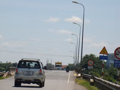 Cầu đường có đủ sức gánh alumin?