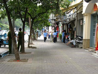 Đề xuất thành lập cảnh sát đô thị kiểm tra vỉa hè