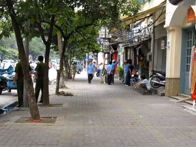 Đề xuất thành lập cảnh sát đô thị kiểm tra vỉa hè