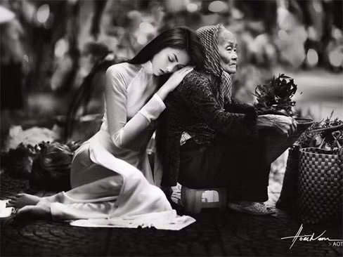 Tăng Thanh Hà như thiếu nữ trong tranh