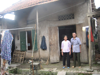 Vợ chồng thương binh Lê Thành Trung mong có ngôi nhà tốt hơn Ảnh: K.N - T.V