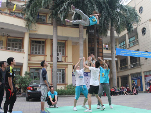 Mạo hiểm với trò 'cheerleading' của giới trẻ
