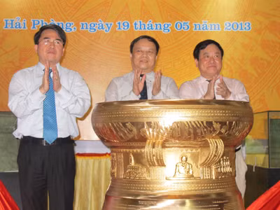 Tặng trống đồng