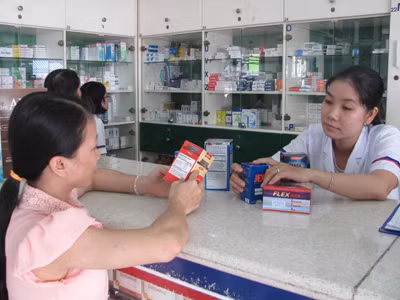 Thực phẩm chức năng: Bác sĩ e dè, dân tự xử